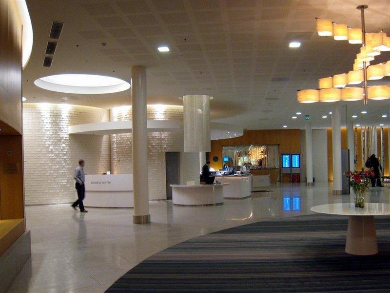 Hilton Helsinki Airport Hotel Vantaa Bagian luar foto